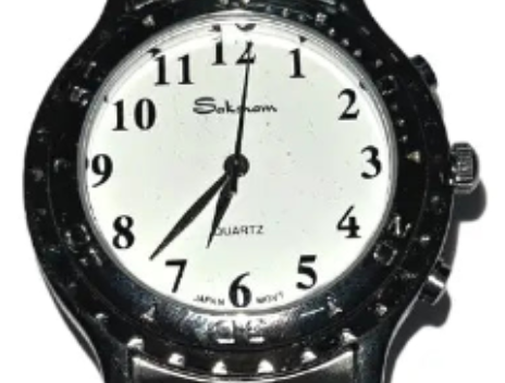 चमड़े के पट्टे के साथ कम दृष्टि वाली घड़ी